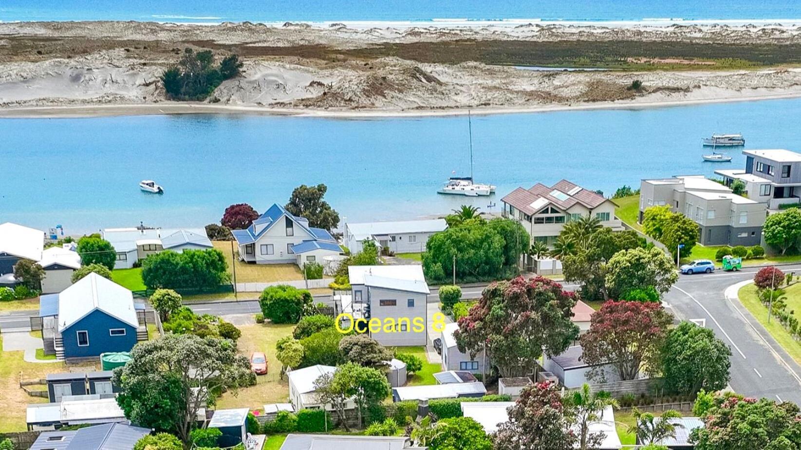 Oceans 8 - Mangawhai Heads Holiday Home Exteriör bild