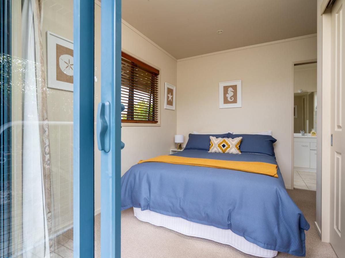 Oceans 8 - Mangawhai Heads Holiday Home Exteriör bild