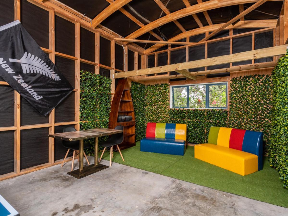 Oceans 8 - Mangawhai Heads Holiday Home Exteriör bild