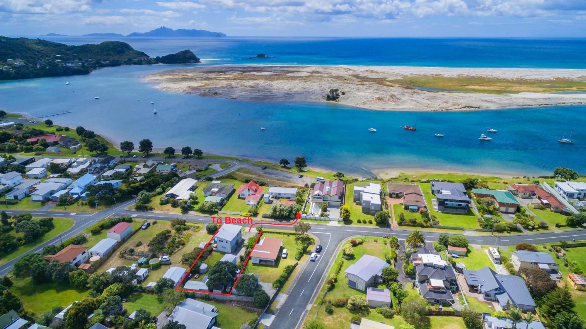 Oceans 8 - Mangawhai Heads Holiday Home Exteriör bild