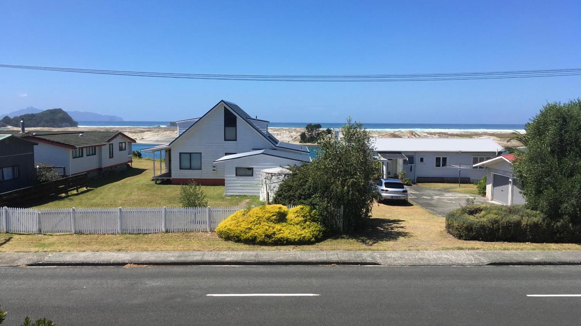 Oceans 8 - Mangawhai Heads Holiday Home Exteriör bild